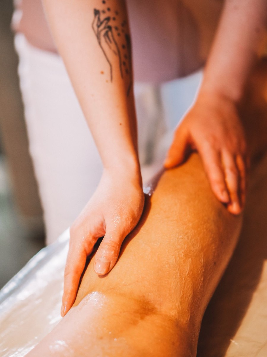 Massagem corporal de drenagem linfática